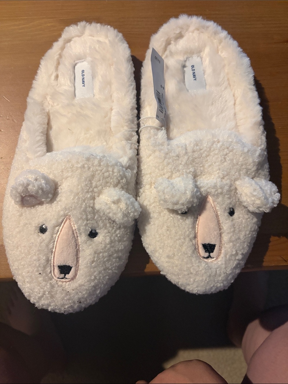 Old Navy Cream Plush Teddy Bear Women’s Slippers